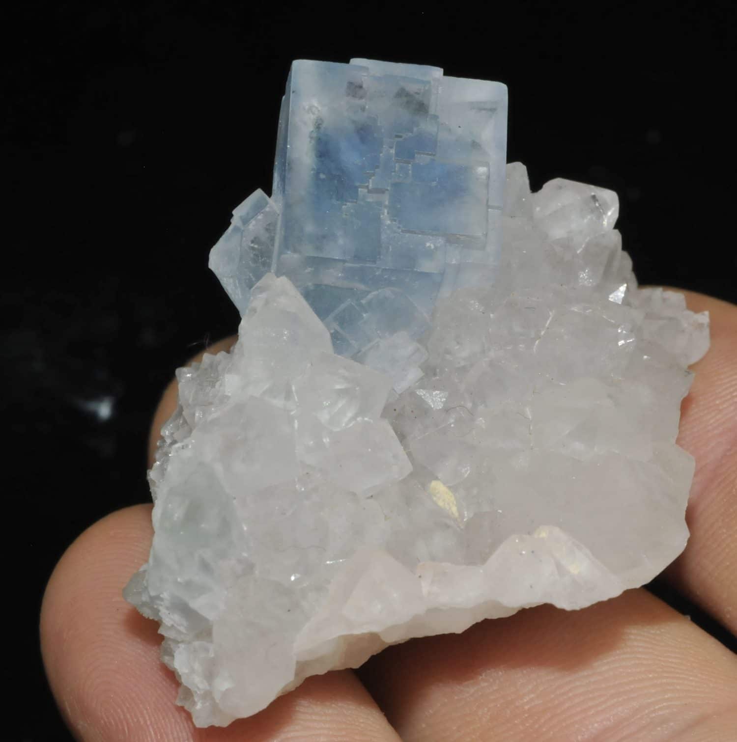 Blue fluorite from the Burc mine ( Burg, Tarn, France)