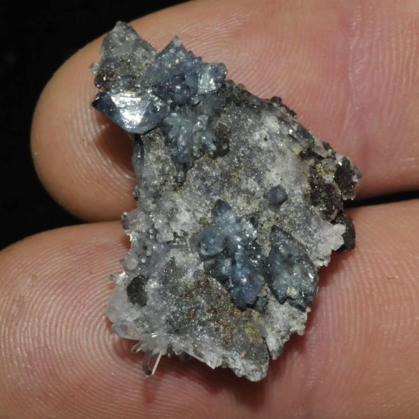 Molybdofornacite, scorodite and quartz, Tsumeb, Namibia.