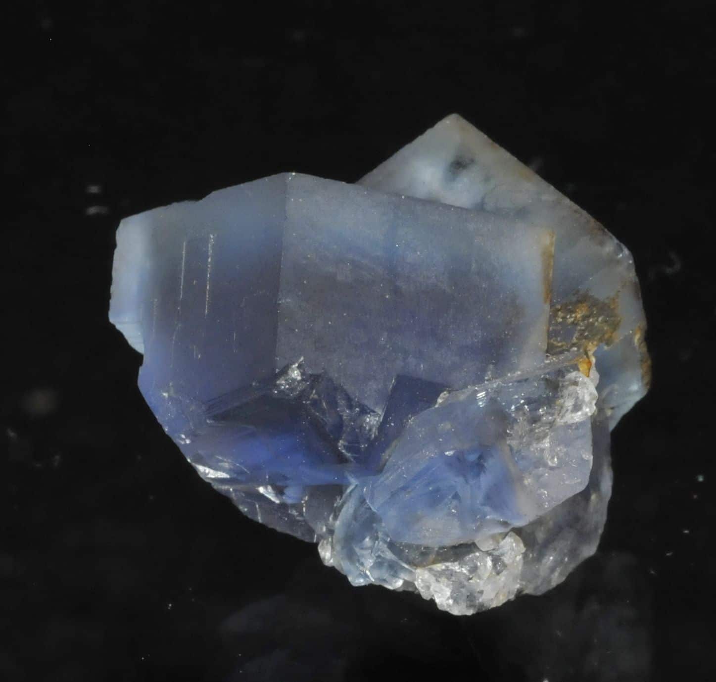Blue fluorite from the Mont-Roc mine (Tarn, France)