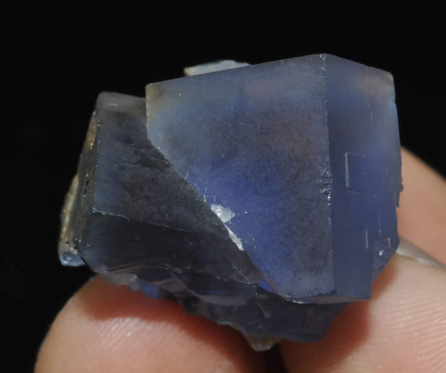 Blue fluorite from the Mont-Roc mine (Tarn, France)