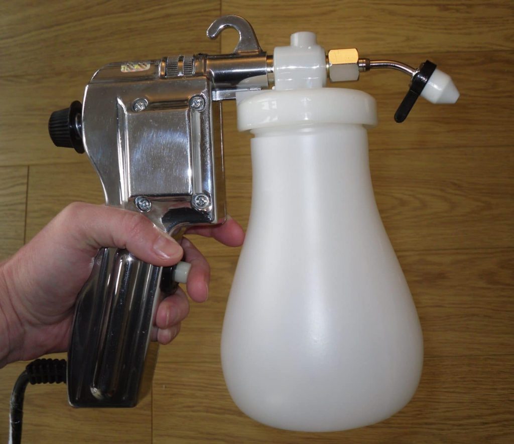 Handheld high pressure cleaning gun for minerals, crystals or fossils