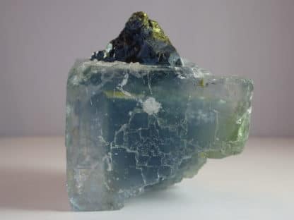 Chalcopyrite et quartz, sur fluorine bleue, Le Burg, Tarn. (81)