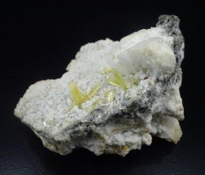 Mimétite prismatique, mine de Tsumeb, Namibie.