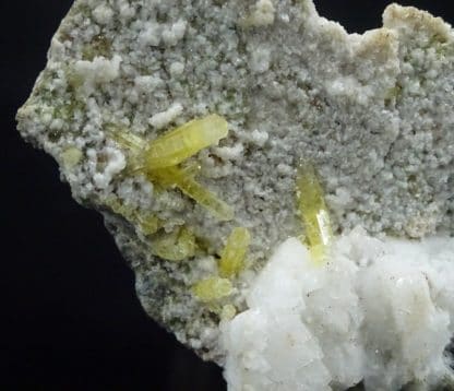 Mimétite prismatique, mine de Tsumeb, Namibie.