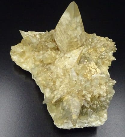 Calcite en scalénoèdres, Loverval, Couillet, Belgique.