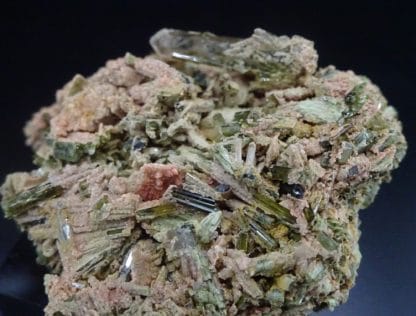 Epidote et quartz, Quenast, Rebecq, Wallonie, Belgique.