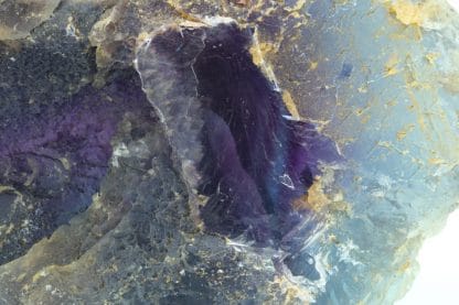 Fluorite bicolore, carrière du Boltry, Seilles, Belgique.