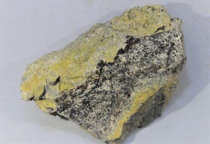 Pucherite et Schumacherite, Pucher shaft, Wolfgang Mine, Schneeberg, Allemagne.