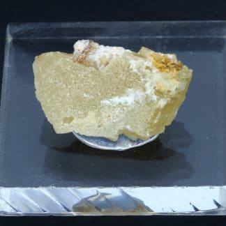 Cristal de Stolzite, mine de Sainte-Lucie, Saint-Léger-de-Peyre, Lozère.