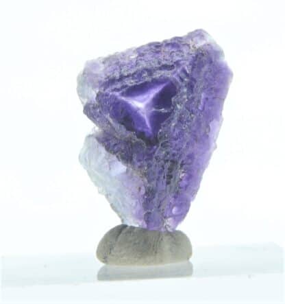 Fluorite avec « étoile Mercedes », Carrière de Boltry, Seilles, Belgique.