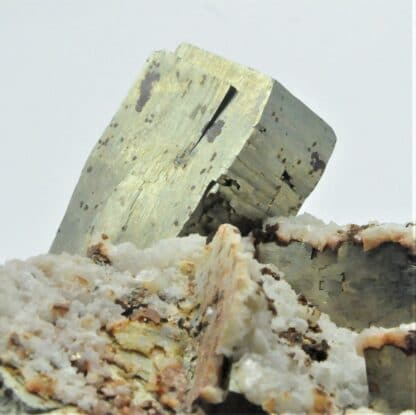 Cristaux de Pyrite en briquets et Calcite, Mine de La Niccioleta, Toscane, Italie.