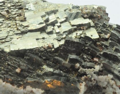 Cristaux de Pyrite en briquets et Calcite, Mine de La Niccioleta, Toscane, Italie.