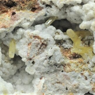 Dolomite en pseudomorphose et Mimétite, Tsumeb, Namibie.