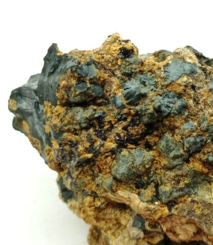 Parasymplésite, Schneiderhöhnite et Scorodite, Bou Azzer, Maroc.