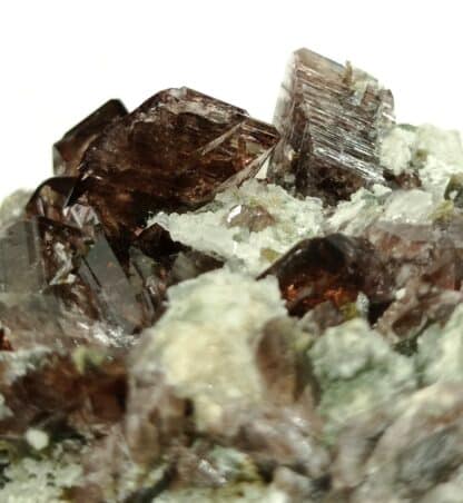 Axinite et Epidote, Les Rochers d’Armentier, Oisans, Isère.