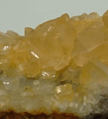 Calcite maclée, Landelies, Montigny-le-Tilleul, Hainaut, Belgique.