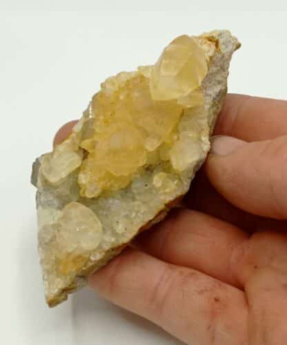 Calcite maclée, Landelies, Montigny-le-Tilleul, Hainaut, Belgique.