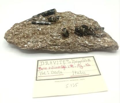 Dravite (Tourmaline), Val d’Ossola, Italie.