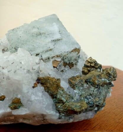 Fluorine, Quartz et Chalcopyrite, Le Burc (Burg), Tarn.