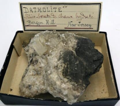 Datholite (Datolite), Bergen Hill, New Jersey, USA.