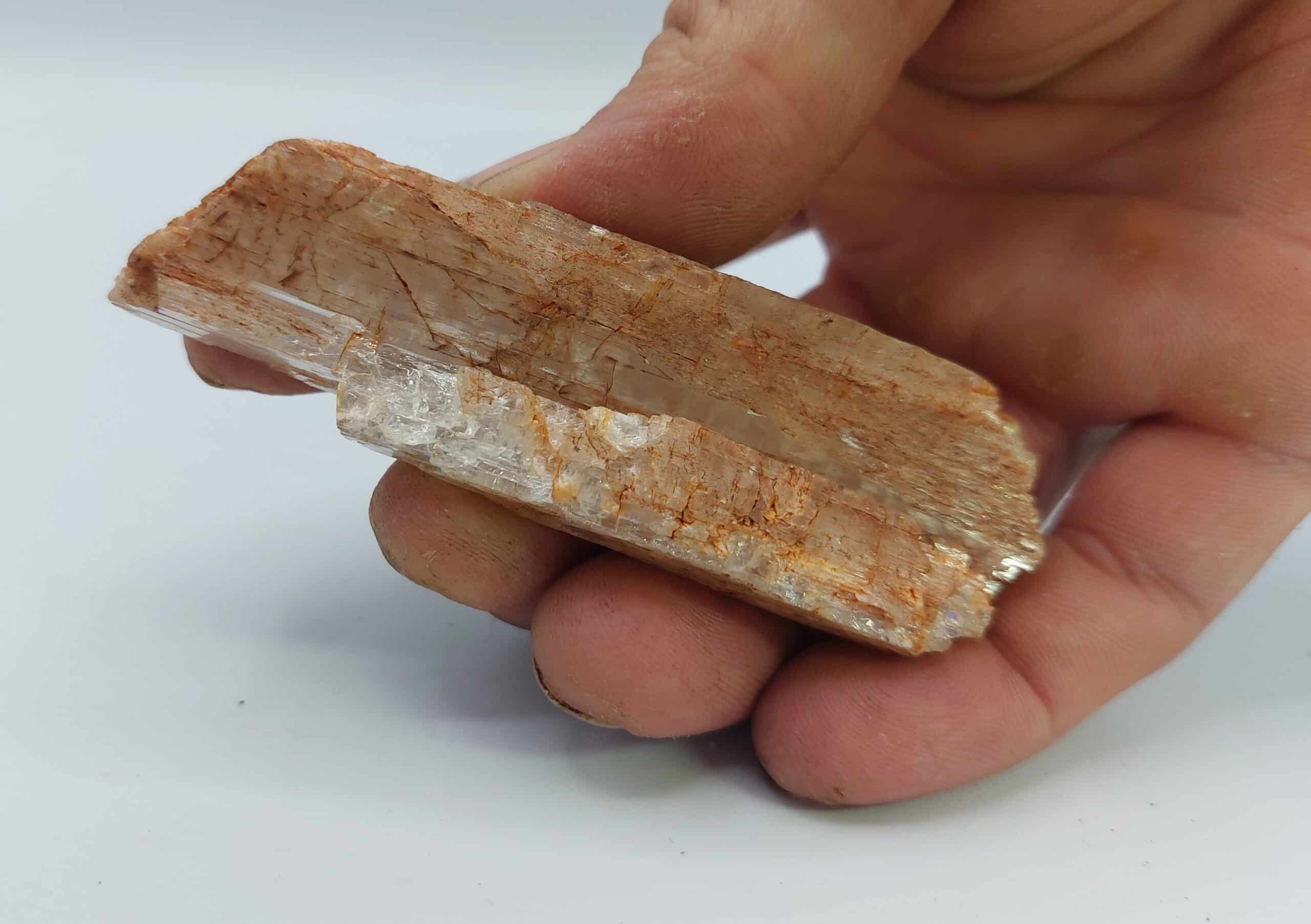 Hambergite, Anjanabousana, madagascar.