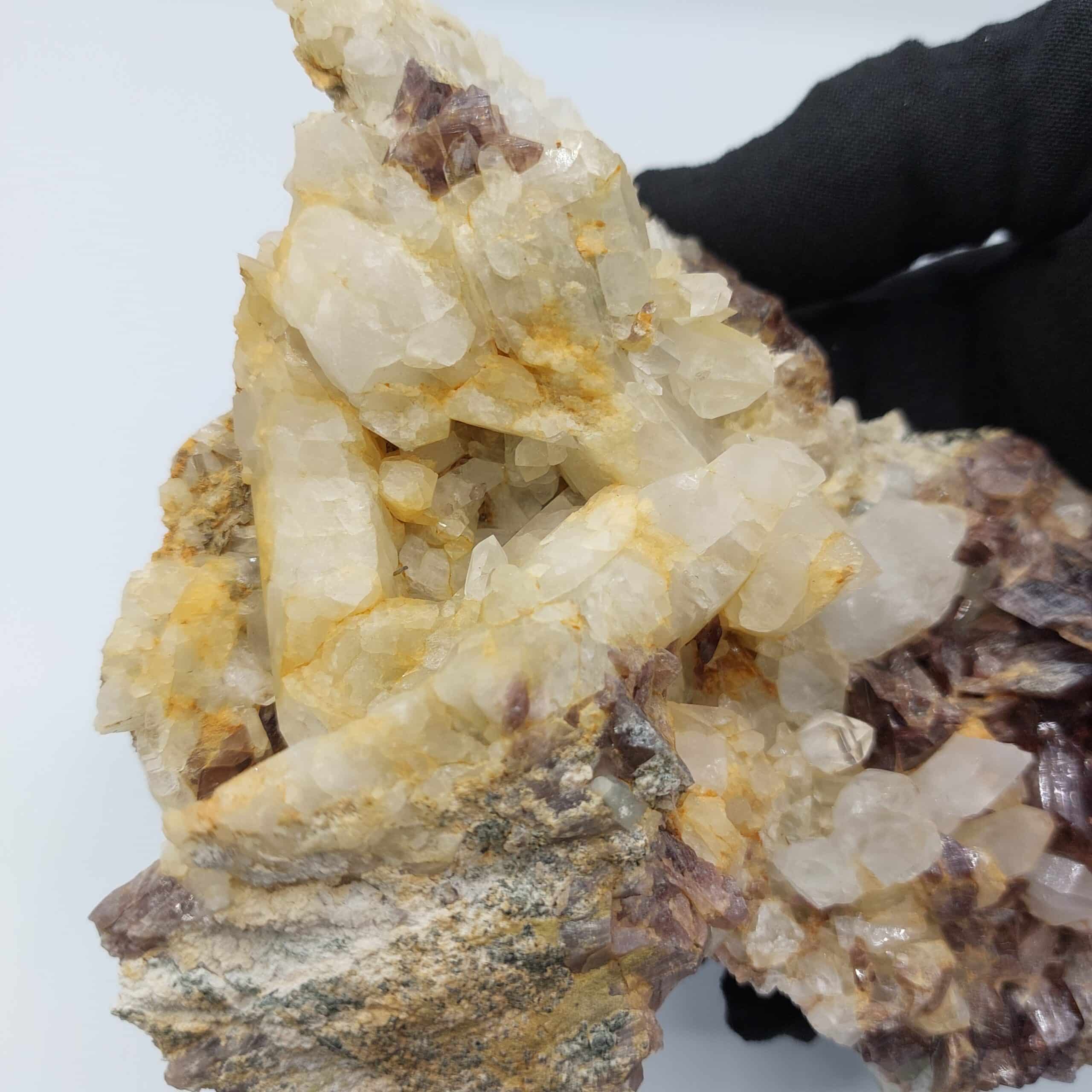 Axinite et Quartz, Les Armentiers, Bourg d’Oisans, Isère.