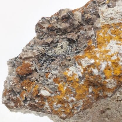 Rutile & Limonite, Col de Lukmanier, Grisons, Suisse.