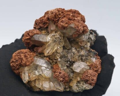 Sidérolimonite, Quartz et Anatase, Lukmanierschlucht, Grisons, Suisse.