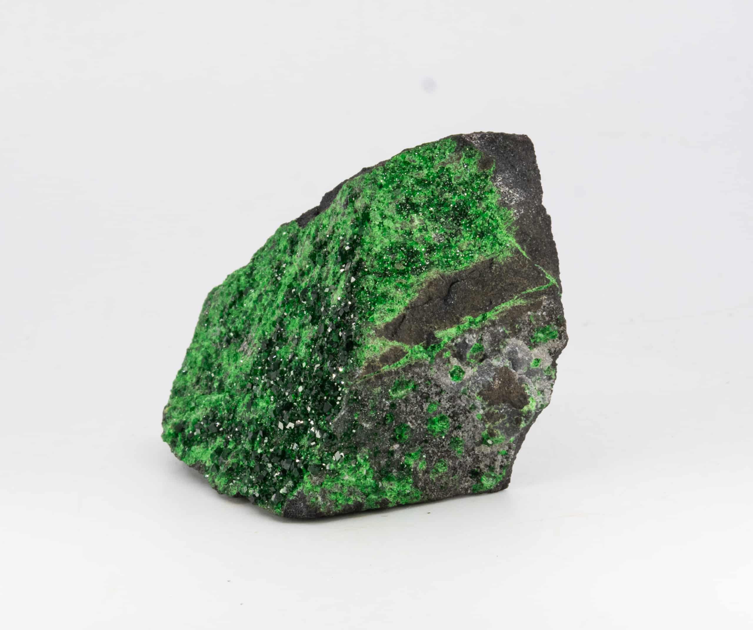 Ouvarovite, Saranovskoye, Oural, Russie.