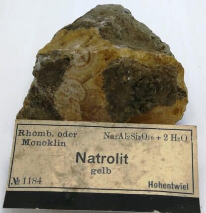 Natrolite, Hohentwiel, Bade-Wurtemberg,  Allemagne.
