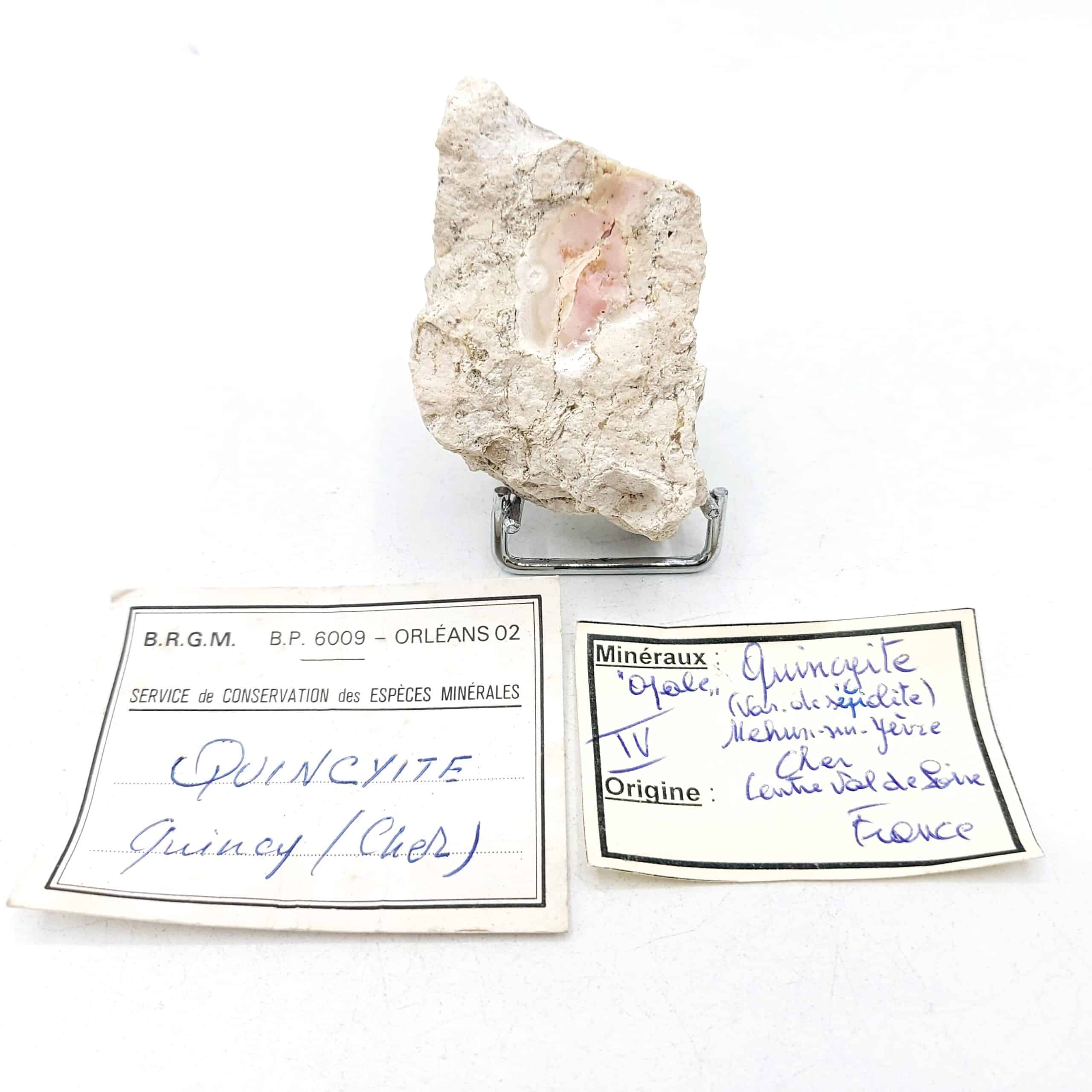 Quincite (Opale) et Sépiolite, Quincy, Cher.